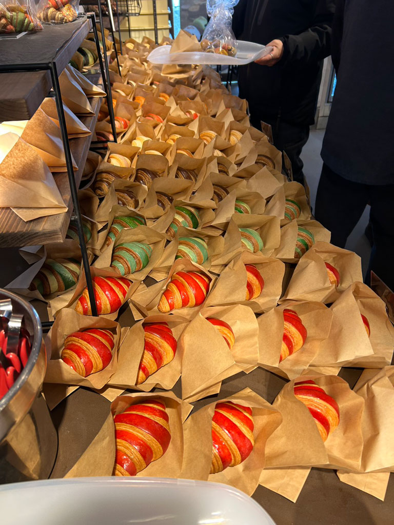 VISONでカラフルクロワッサン写真