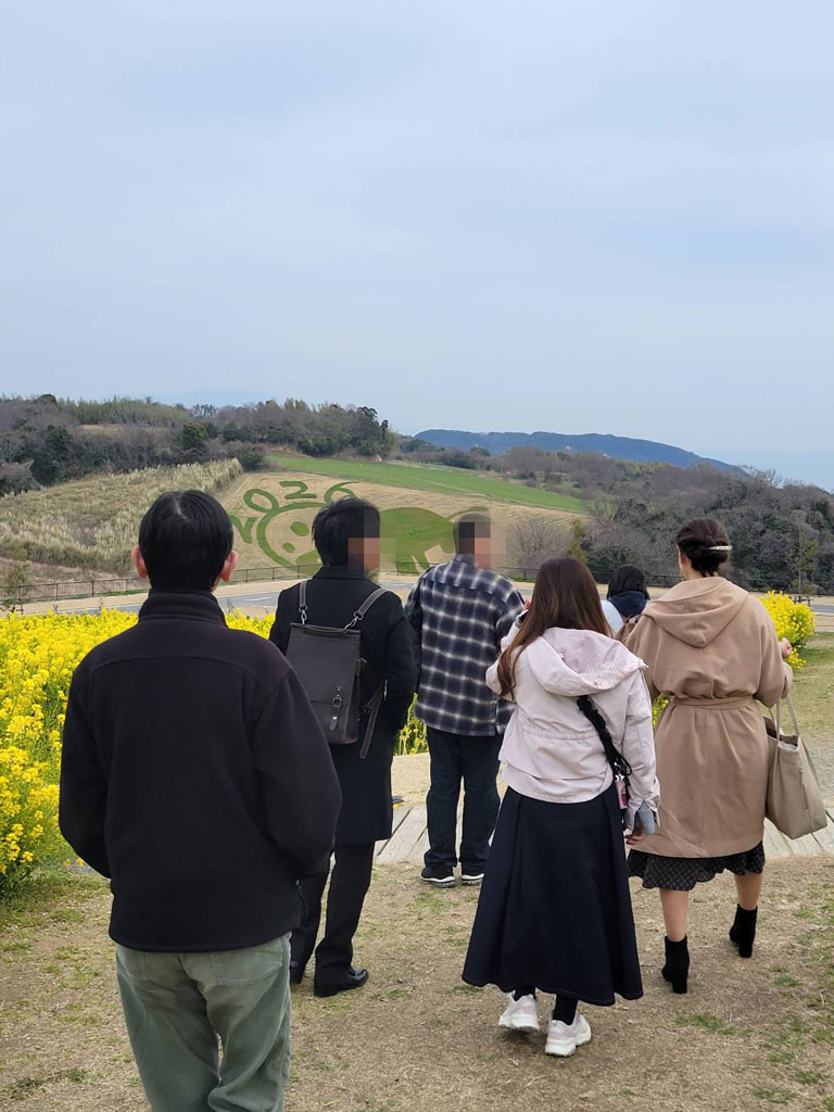 あわじ花さじきを散策している写真