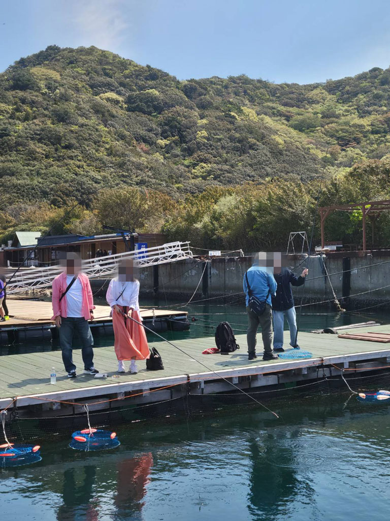 鯛を釣っている写真