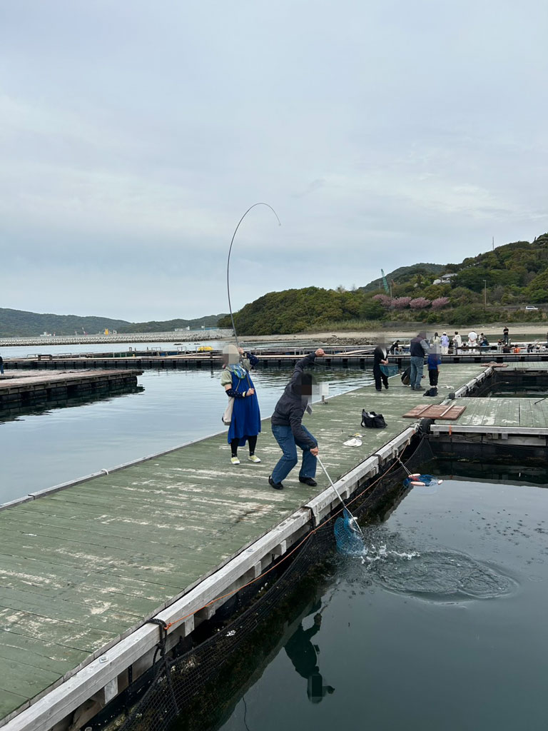 釣り体験の様子の写真