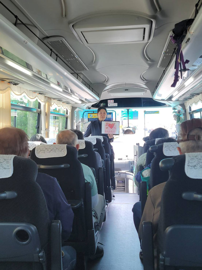 バス車内の様子