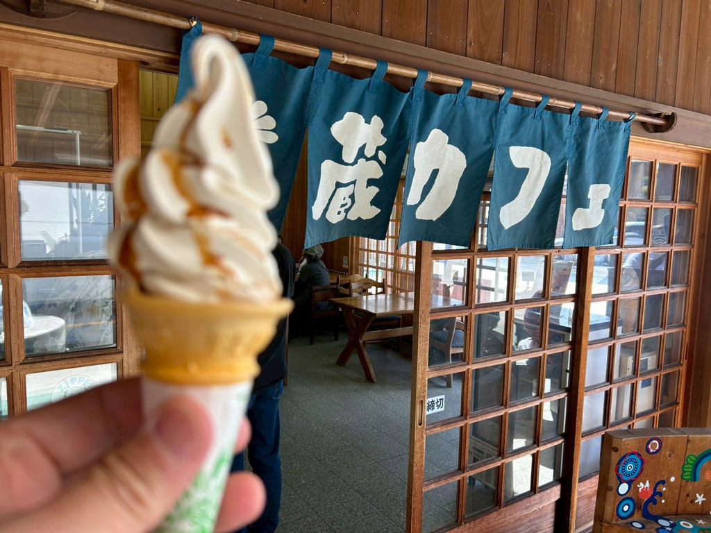 湯浅醤油の醤油ソフトクリーム写真