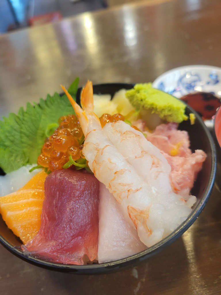 ランチの海鮮丼写真