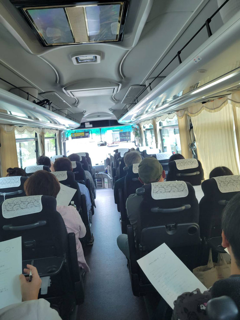 バス車内の様子写真