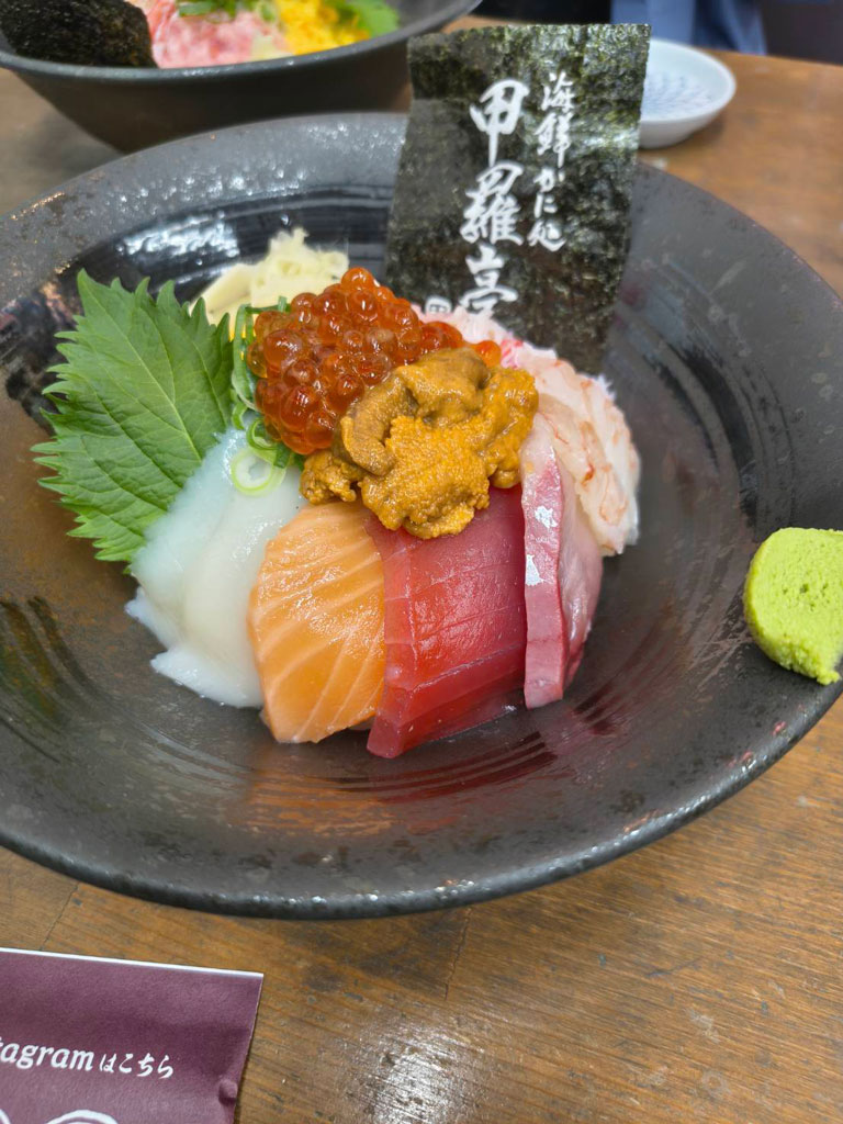 ランチの海鮮丼写真