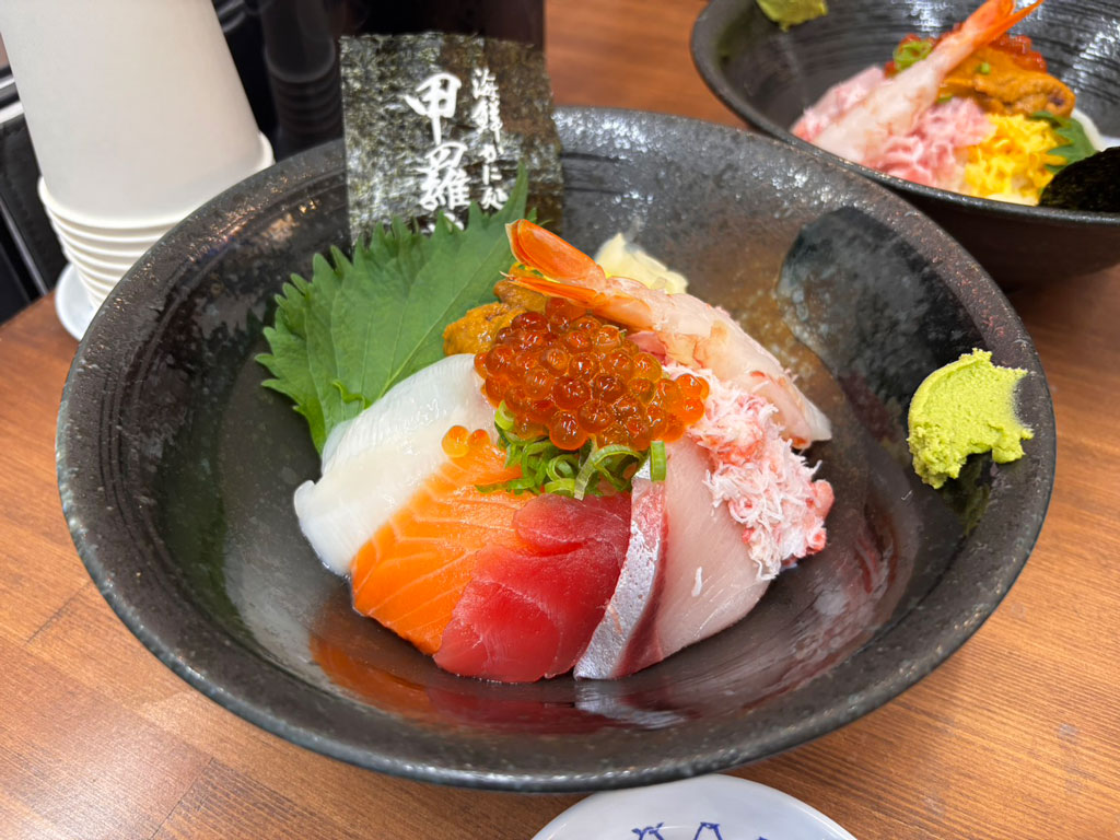 ランチの海鮮丼写真