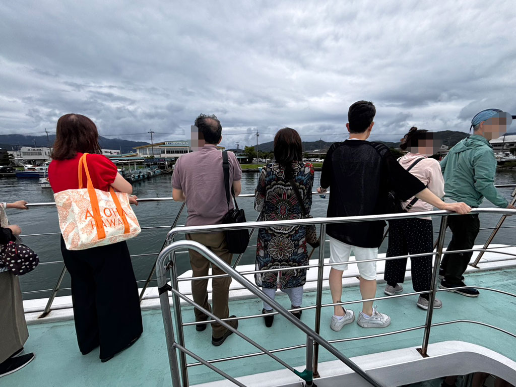 蘇洞門めぐりの絶景クルーズ船の写真