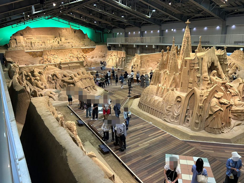 砂の美術館のスペインをテーマにした迫力ある砂像展示